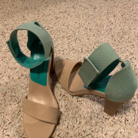 Chinese Laundry Heels - Picture 2 of 2